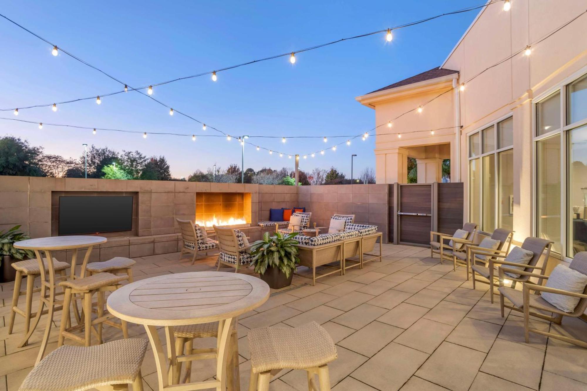 Hilton Garden Inn Charlotte/Concord Exterior foto